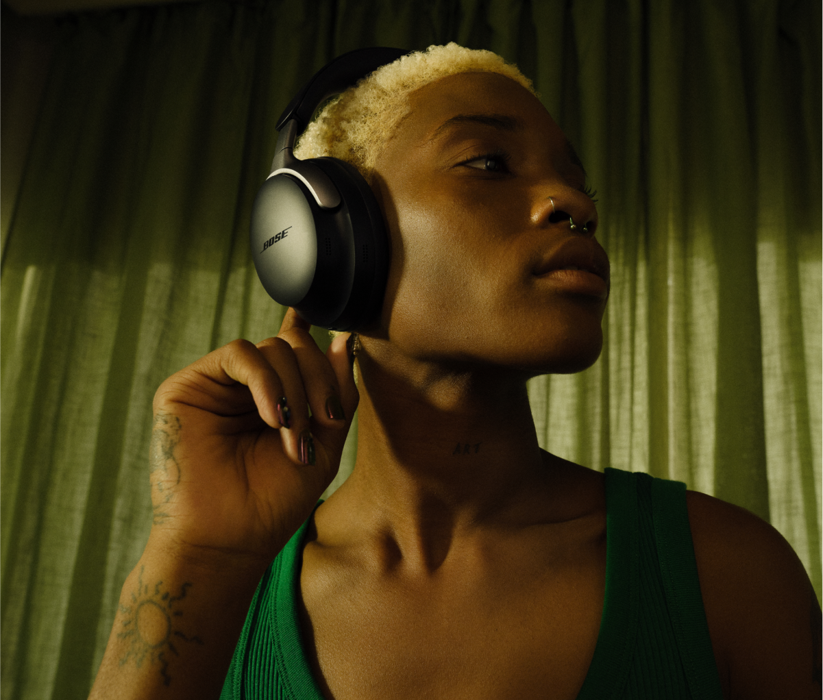 Bose QuietComfort Ultra Headphones getragen