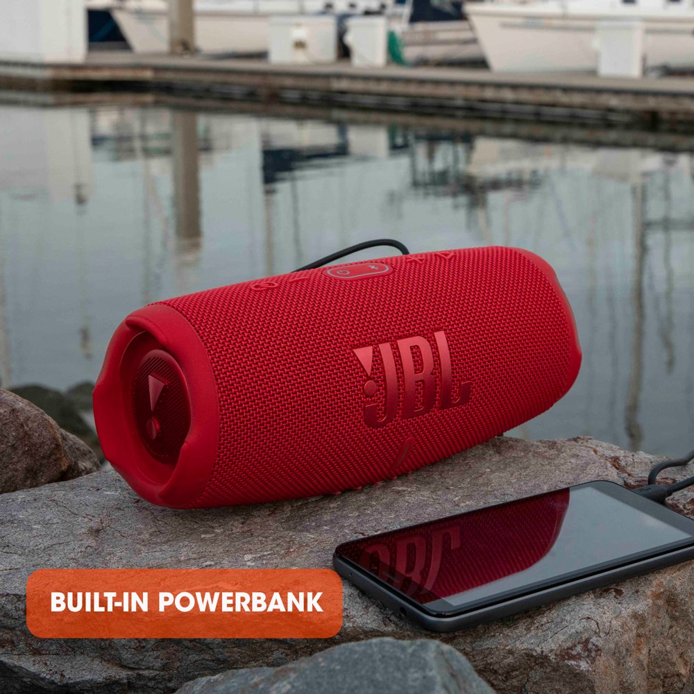 JBL Charge 5 Powerbank-Funktion am Wasser