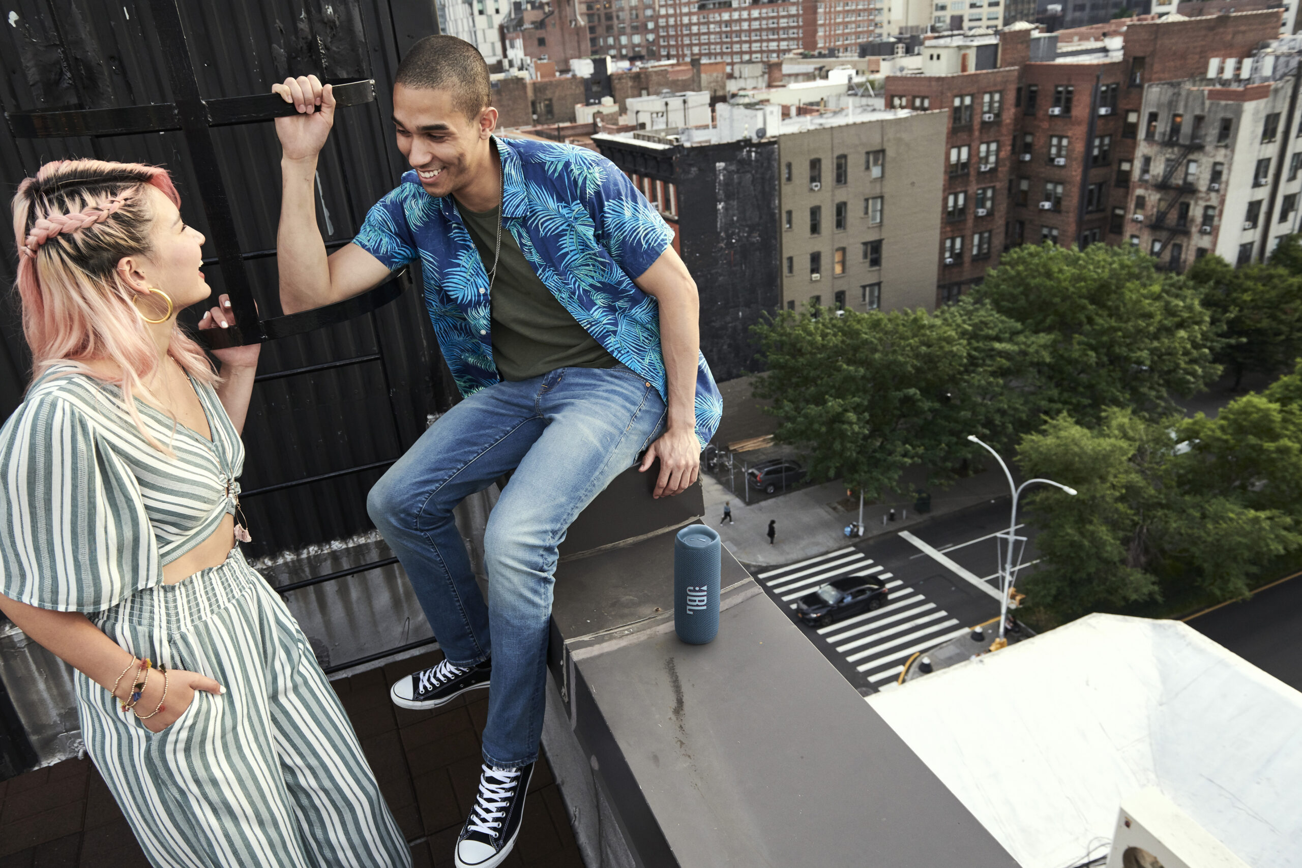 JBL Flip 6 Outdoor Lifestyle