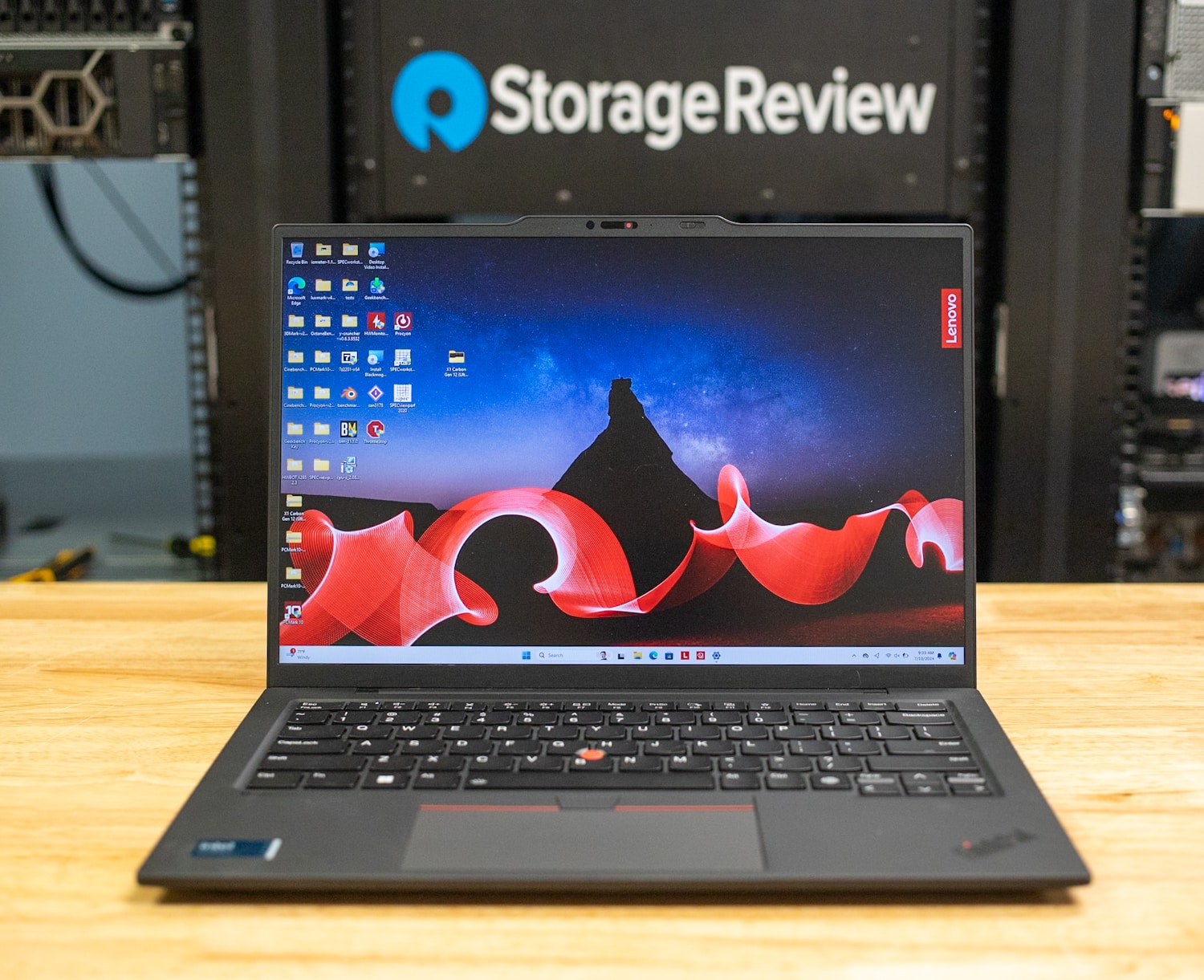 Lenovo ThinkPad X1 Carbon Gen 12 Seitenansicht