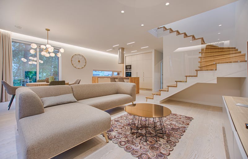 Smart Home Wohnzimmer mit intelligenter Beleuchtung