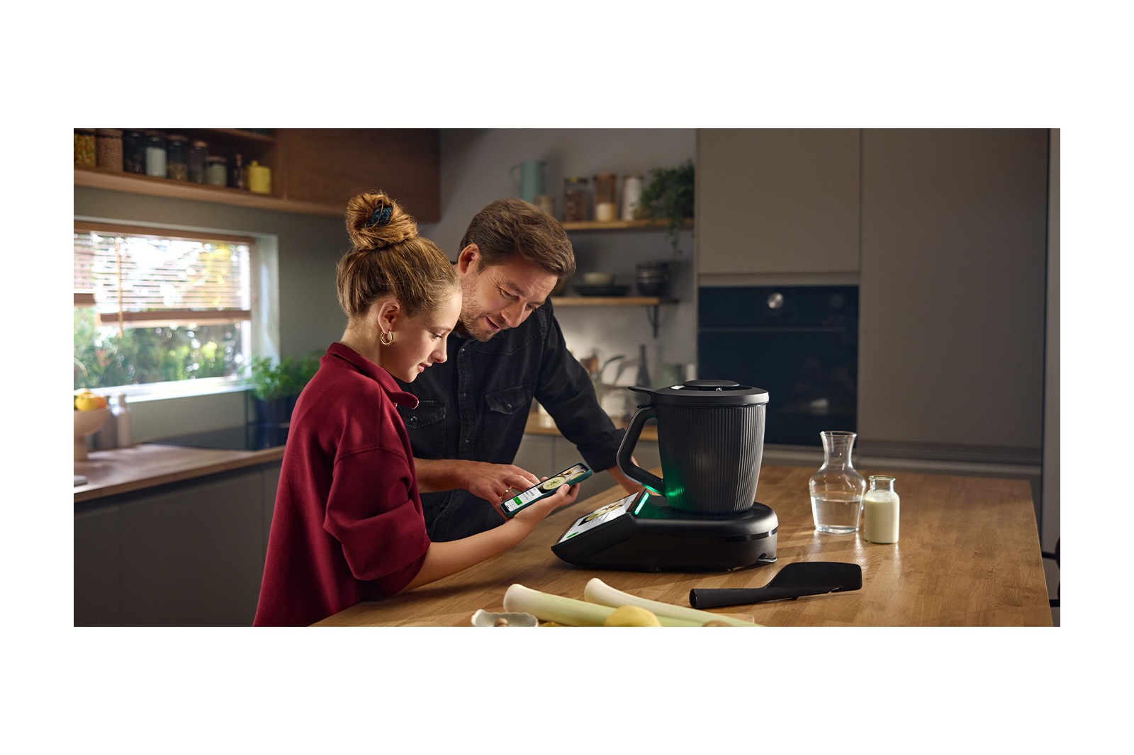 Vorwerk Thermomix TM7 in der Küche beim Kochen