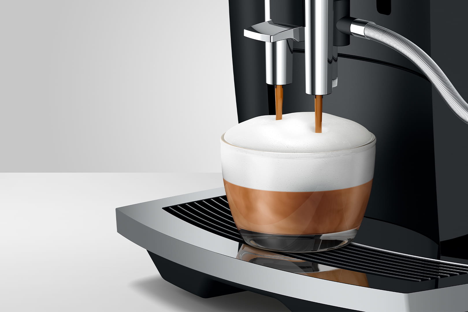 Jura E6 Piano Black Cappuccino-Zubereitung